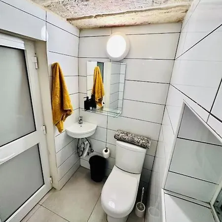 Town House 91 *